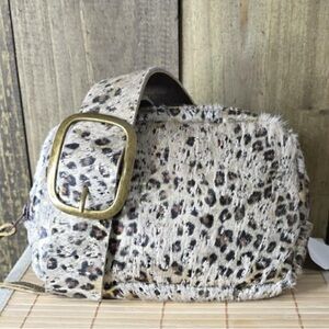 New Keep It Gypsy leopard/gold Paige crossbody purse ✨ 🌵